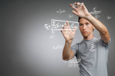Adam bilim adamı ya da çeşitli lise matematik ve bilim formüllerle çalışma öğrenci.