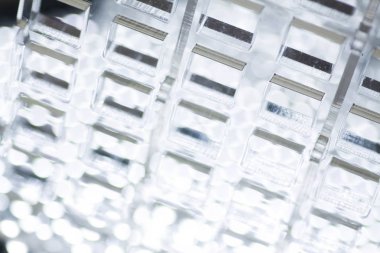 Yüksek teknoloji arka plan. Şeffaf plastik ya da cam delik dışarı kesim ile bir sayfası. Lazer kesim pleksiglas.