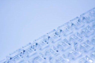 Yüksek teknoloji arka plan. Şeffaf plastik ya da cam delik dışarı kesim ile bir sayfası. Lazer kesim pleksiglas.