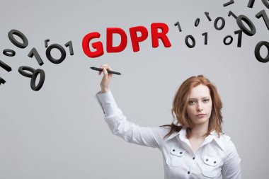 Gdpr, kavram görüntü. Genel veri koruma Yönetmeliği, kişisel verilerin korunması. Bilgi ile çalışan genç kadın.