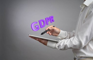Gdpr kavramı görüntü. Genel veri koruma Yönetmeliği, Avrupa Birliği'ndeki kişisel verilerin korunması. Genç adam bilgileri ile çalışan.