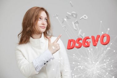 Dsgvo, Gdpr, kavram görüntü'nin Almanca sürümü. Genel veri koruma Yönetmeliği, kişisel verilerin korunması. Bilgi ile çalışan genç kadın. Datenschutz-Grundverordnung.