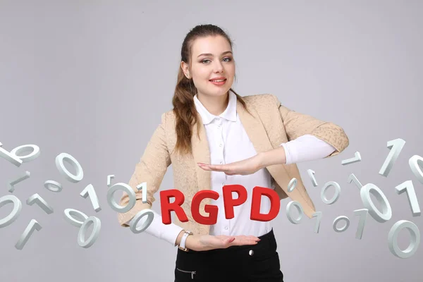 Rgpd, spanische, französische und italienische Version von gdpr: reglamento general de proteccion de datos. Datenschutzgrundverordnung. junge Frau arbeitet mit Informationen. — Stockfoto