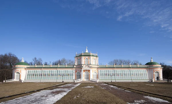 Orangery (museu de porcelana) no parque de Kuskovo. Moscovo, Rússia. Março, 2015 — Fotografia de Stock