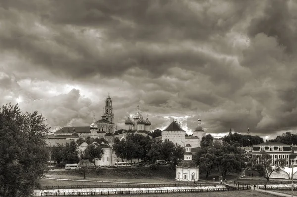 Sergiev Posad Trinity Sergius Lavra mimari topluluğu. Rusya Federasyonu. Temmuz, 2015.