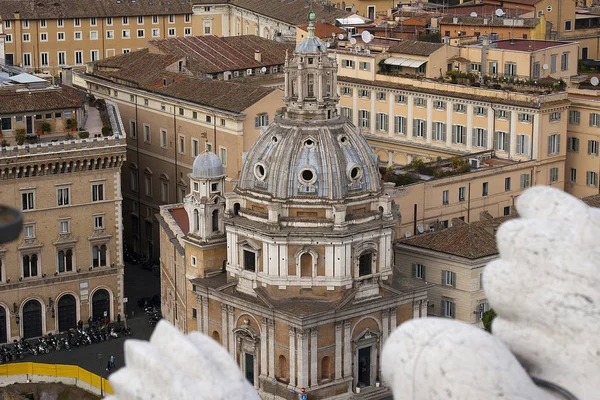 Ptačí pohled na kostel Santa Maria di Loreto v Foro Traiano od Monumento Nazionale Vittorio Emanuele Ii. Řím, Itálie. Ledna, 2014. — Stock fotografie