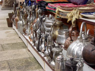 Bit pazarı Istanbul, Türkiye, Kasım 2002'de tipik bir Hediyelik eşya