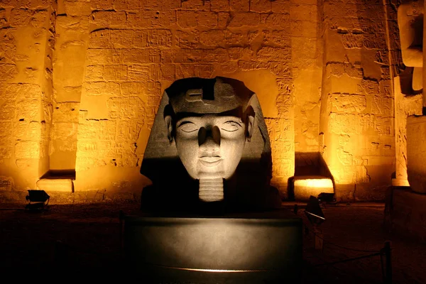 狮身人面像前方尖碑。卡纳克神庙，埃及。2005 年 1 月，. — 图库照片