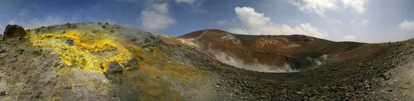 A Vulcano-sziget (Lipari szigetek (Lipary)), Szicília, Olaszország, július, — Stock Fotó