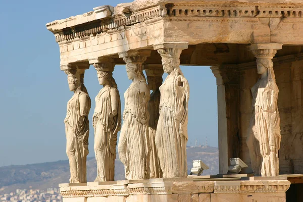 The Caryatid Porch of the  Erechtheion Temple at Acropolis Hill.  Athens, Greece, November, 2006 — Stock Photo, Image