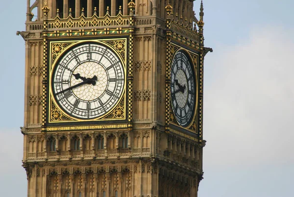 Podrobnosti o Londýně Big Ben hodiny. Velká Británie. Dubna 2006. — Stock fotografie