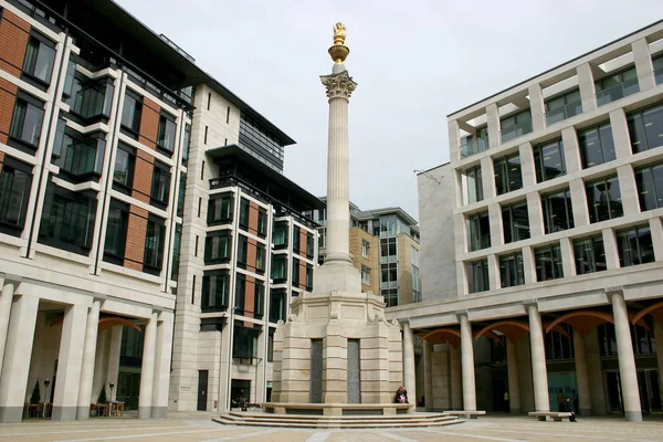 Colonna Piazza Patermoster vicino alla Cattedrale di San Paolo. Londra, Regno Unito. aprile, 2006 . — Foto Stock