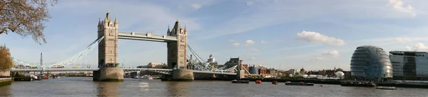 Vista panoramica sul Tower Bridge. Londra, Regno Unito. aprile, 2006 — Foto Stock