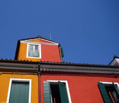 Renkli fishermans Burano Adası yakınlarında Venedik ev sahipliği yapmaktadır. İtalya. Temmuz, 2007