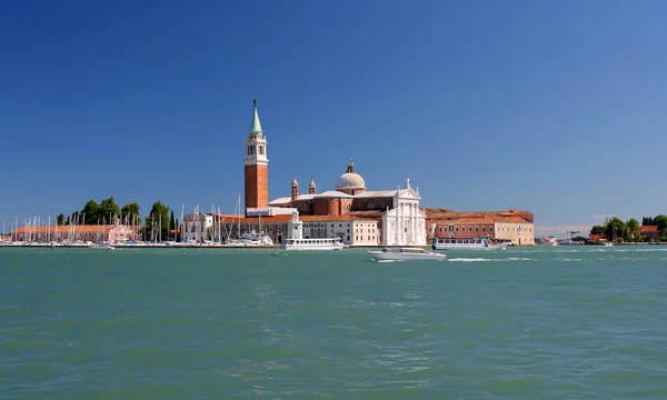 Giudecca kanal Santissimo Redentore Kilisesi (Kutsal Kurtarıcı) sahnesi. Venedik, Italya. Temmuz, 2007