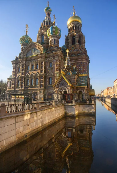 La Iglesia del Salvador sobre la Sangre derramada San Petersburgo Rusia. Iglesia fue construida en 1883-1907 . — Foto de Stock