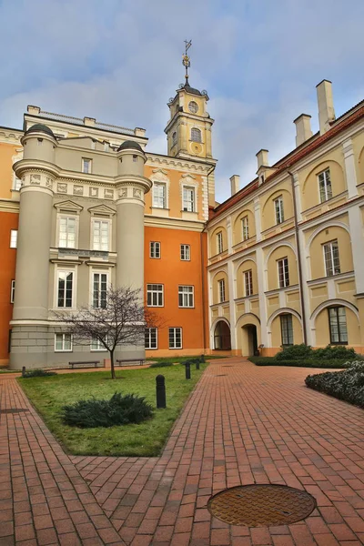 Vilnius, Litauen - 29. Dezember 2016: der Hof der Sternwarte innerhalb der Universität Vilnius — Stockfoto