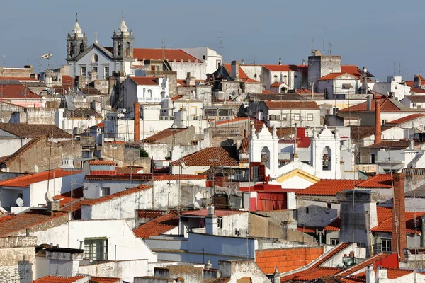 ELVAS, PORTUGAL: Vista del casco antiguo desde las murallas de la ciudad — Foto de Stock