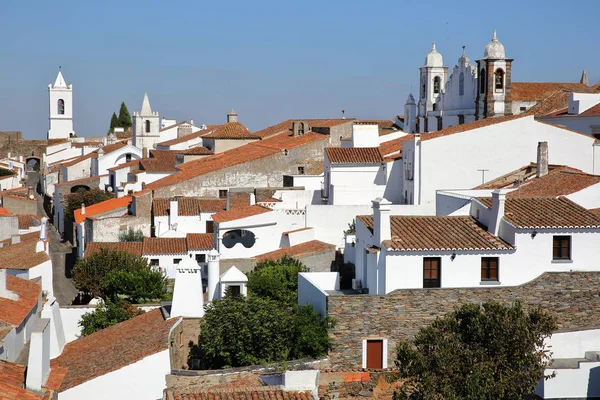 Monsaraz, Portugal: Uitzicht op het middeleeuwse dorp van het kasteel — Stockfoto