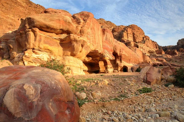 Petra, Jordan: Gün batımında renkli kumtaşı — Stok fotoğraf