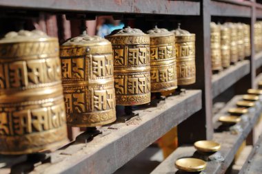 Patan, Nepal: ibadet tekerlerimi Golden Tapınağı'nda