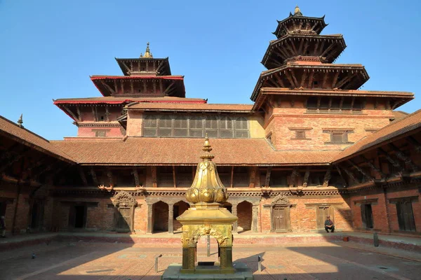 Patan, Nepal: De binnenplaats van het Koninklijk Paleis in Durbar Square — Stockfoto