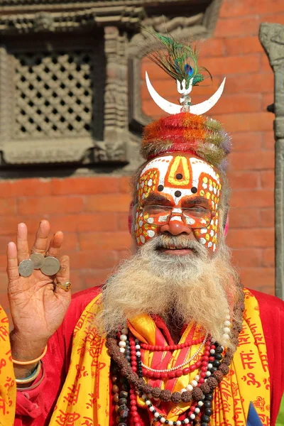 KATHMANDU, NEPAL - JANEIRO 14, 2015: Retrato de um Sadhu (homem santo) em Durbar Square — Fotografia de Stock