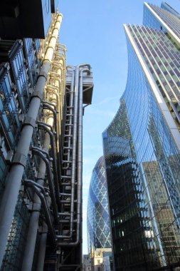 Londra, İngiltere - 25 Ocak 2016: Lloyds kurma ve Willis Towers Watson tesis Londra Kornişon ile finansal bölgesinde (30 St Mary balta) içinde belgili tanımlık geçmiş