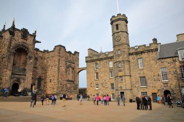 Edinburgh, İskoçya - 6 Mayıs 2016: Crown Meydanı'nda Edinburgh Castle