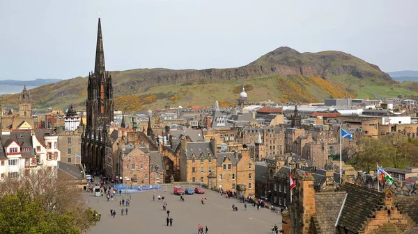 Edinburgh, İskoçya - 6 Mayıs 2016: Edinburgh Edinburgh Kalesi: Holyrood Park ve Arthur'un arka koltukta genel görünümü