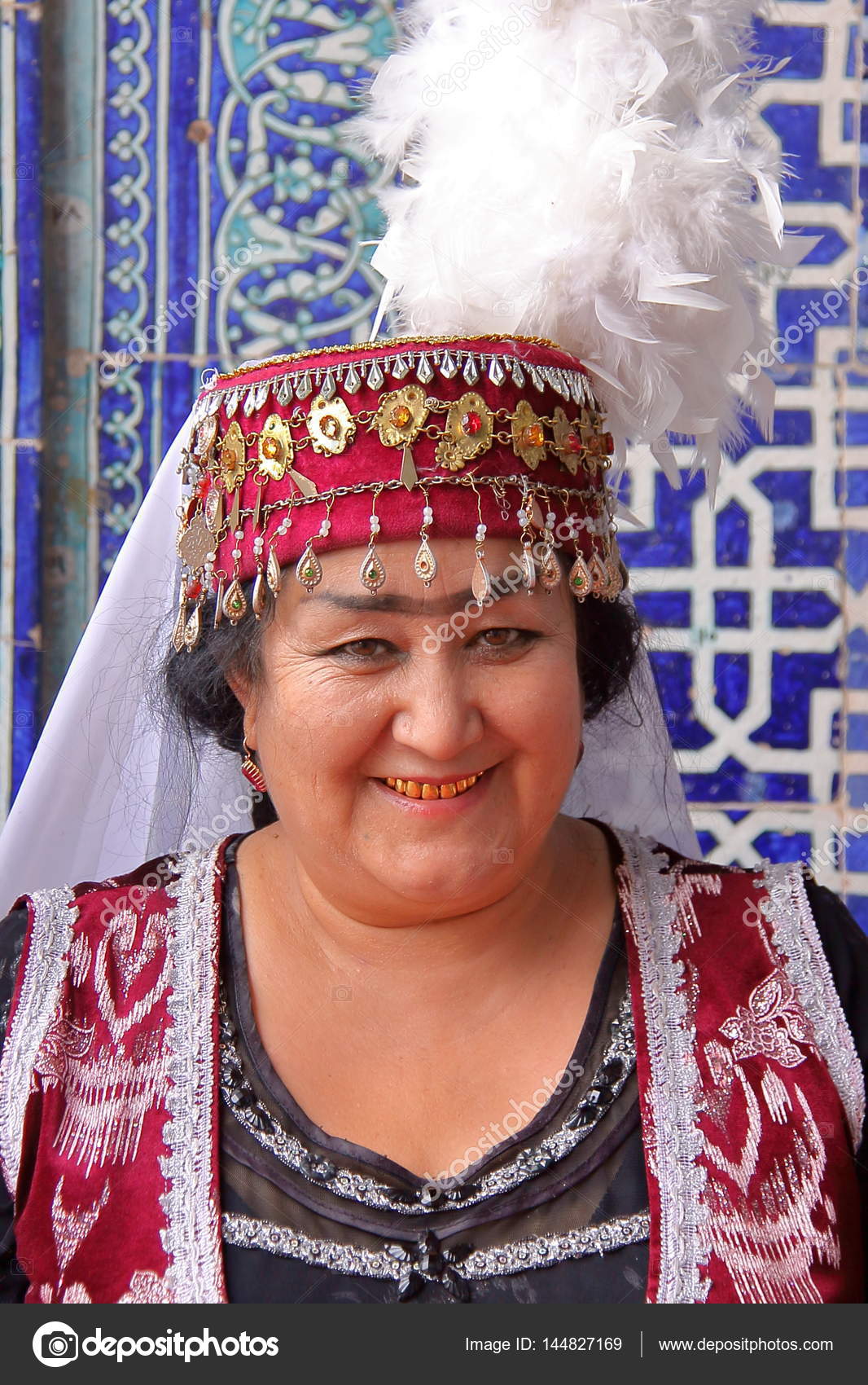 Turkiyada dam olayotgan rossiyalik sayyohlarning seks videolari Voyaga etgan erkak va yosh qiz ortasidagi jinsiy aloqa