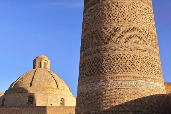 BUKHARA, UZBEQUISTÃO: Detalhe arquitetônico do minarete de Kalon — Fotografia de Stock