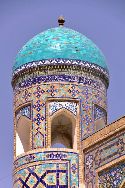 Samarkand, Uzbekistan: Arkitektonisk detalj av en Madrasa på Registan — Stockfoto