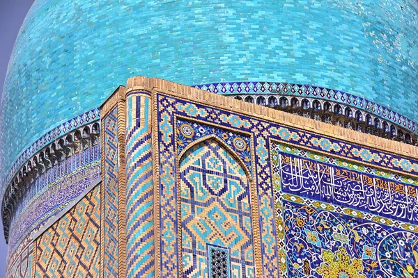 SAMARKAND, UZBEKISTAN: Detalle arquitectónico de una madrasa en el Registan —  Fotos de Stock