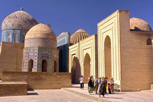 SAMARKAND, UZBEKISTÁN - 20 DE MAYO DE 2011: El Shah-i-Zinda — Foto de Stock