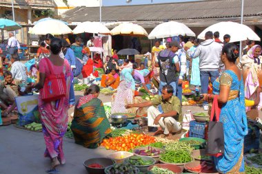 Diu, Hindistan - 9 Ocak 2014: Gıda pazarının Diu Adası