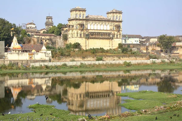 GONDAL, GUJARAT, ÍNDIA: Reflexões do Palácio de Naulakha — Fotografia de Stock