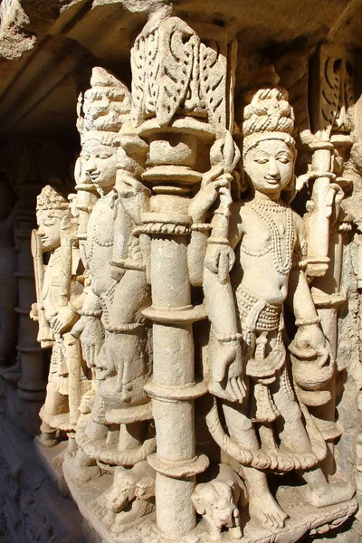 PATAN, GUJARAT, INDIA: Rani ki Vav stepwell with ornate carvings on walls — Stock Photo, Image