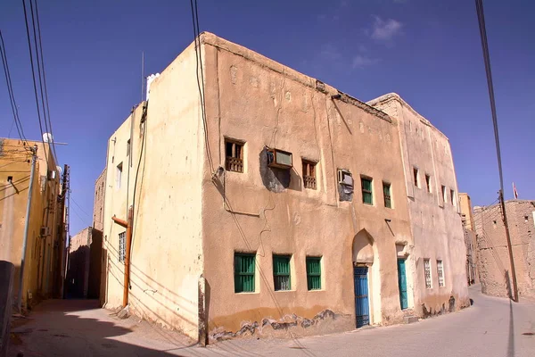 NIZWA, OMÁN: Casas tradicionales en Al Aqr, antiguo barrio amurallado dentro de Nizwa —  Fotos de Stock