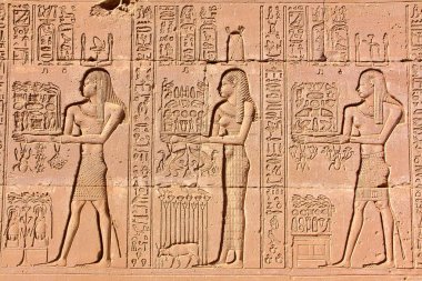 Dendera, Mısır: Hiyeroglif Dendera tapınağında Hathor tanrıça için adanmış
