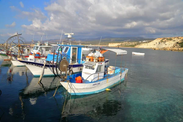 Akama Heights, Kıbrıs 20 Kasım 2015: Balıkçılık bağlantı noktası, Agios Georgios — Stok fotoğraf