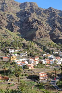 Valle Gran Rey, La Gomera, İspanya: Chele görünümü Köyü teraslı alanları ve dağlar