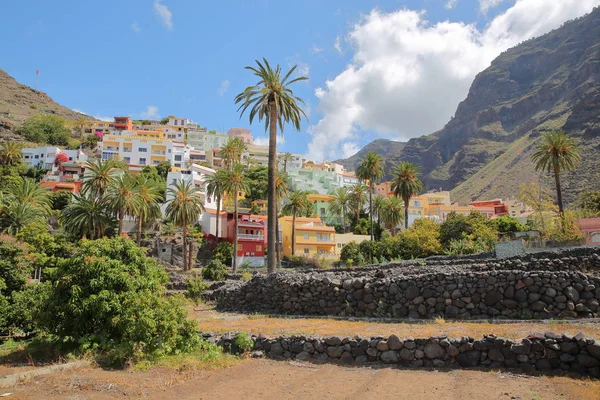 Valle Gran Rey, La Gomera, İspanya: Köy, La Calera renkli evleri ile — Stok fotoğraf