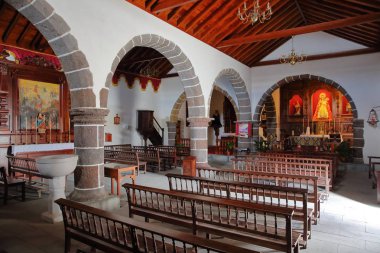 Chipude, La Gomera, İspanya - 24 Şubat 2017: Chipude Kilisesi (la Iglesia de la Virgen de la Candelaria iç) 