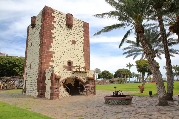 SAN SEBASTIAN DE LA GOMERA, LA GOMERA, SPAIN: The tower Torre del Conde in San Sebastian de la Gomera — стокове фото