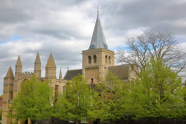 Rochester, İngiltere: The Cathedral bahar renkleri ile — Stok fotoğraf