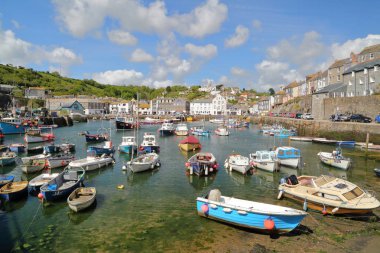 Mevagissey, Cornwall, İngiltere - 20 Mayıs 2015: Mevagissey balıkçı limanı 