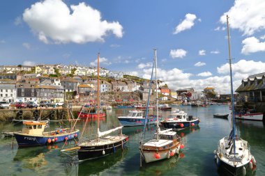 Mevagissey, Cornwall, İngiltere - 20 Mayıs 2015: Mevagissey balıkçı limanı 
