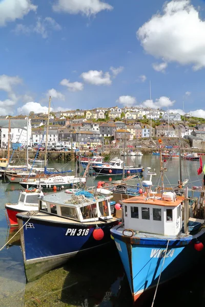 MEVAGISSEY, CORNWALL, Reino Unido - 20 DE MAYO DE 2015: Puerto pesquero de Mevagissey —  Fotos de Stock