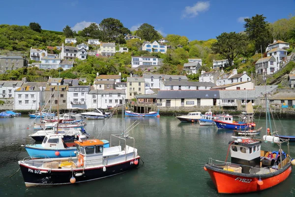 Polperro, Cornwall, Velká Británie - 16. května 2015: Rybářský přístav Polperro — Stock fotografie